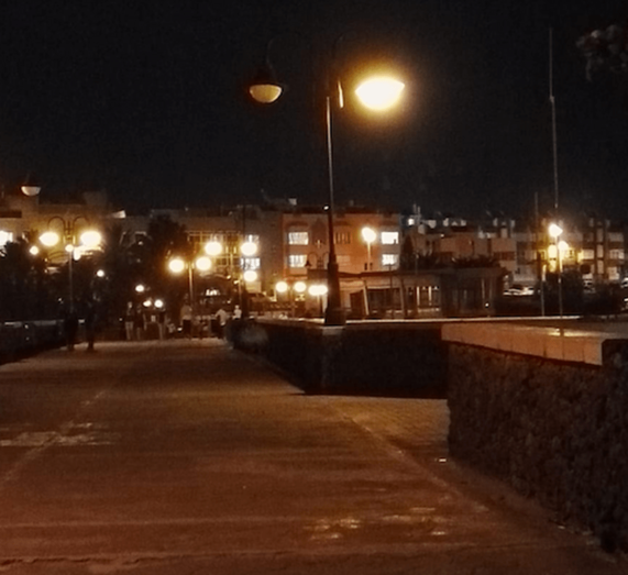 Aspecto que presentaba el paseo marítimo de Melenara este domingo a las 19.30 horas (Foto Antonio Rico)